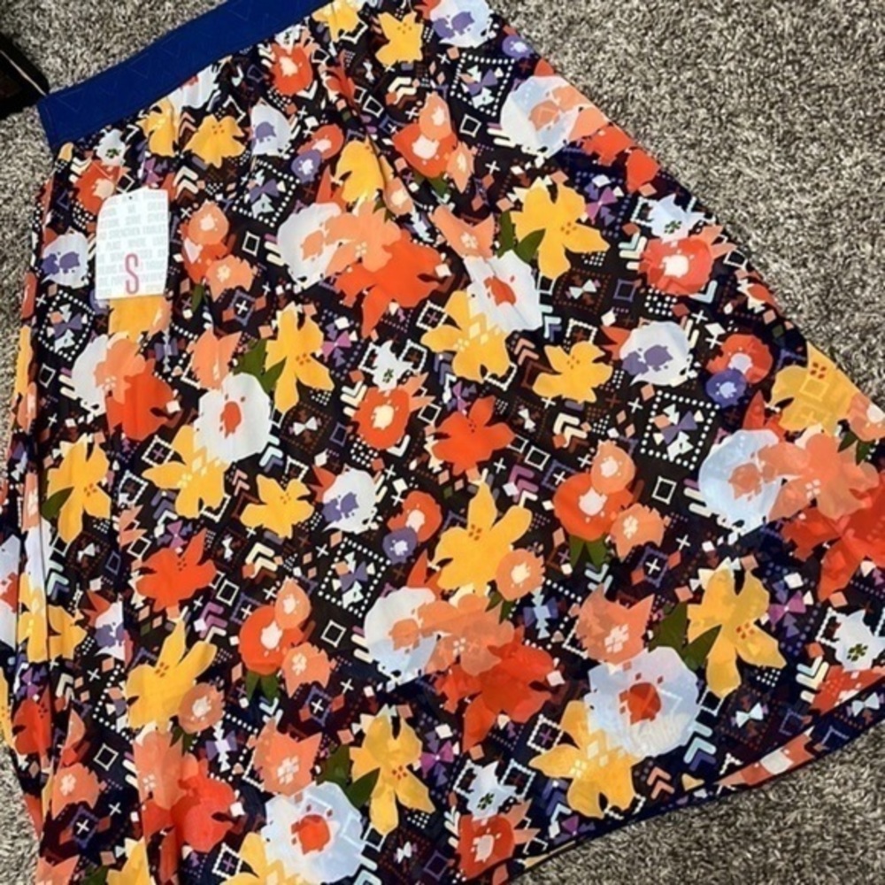 NWT Lularoe Lola skirt Sz small